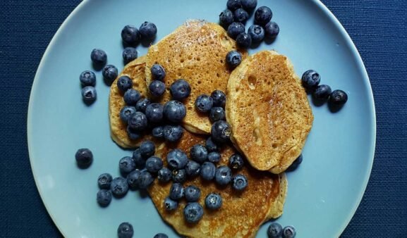 vegane pancakes mit blaubeeren
